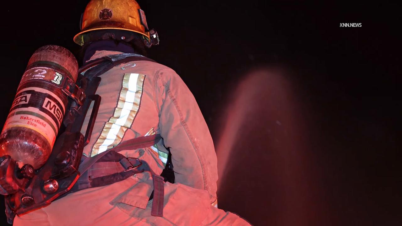 Video thumbnail for US, Bakersfield: Bakersfield Tire Shop Catches Fire on Union Ave.