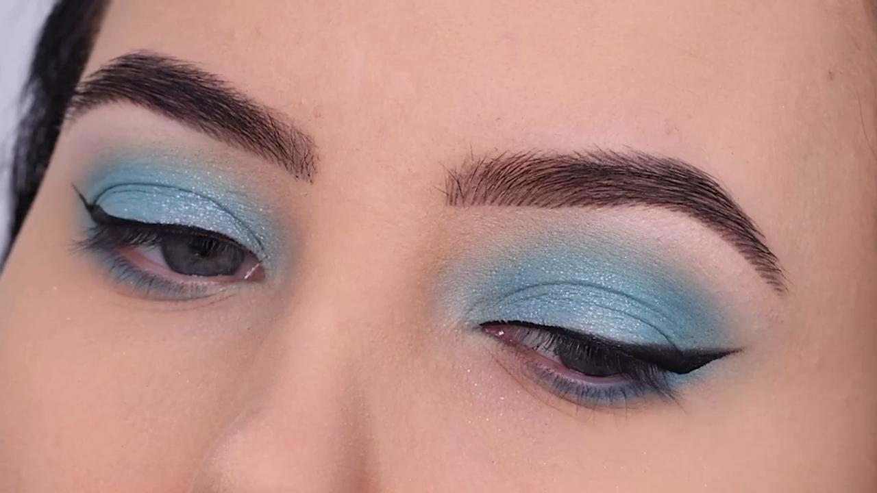 'Video thumbnail for Get the Look: Flawless Soft Blue Eye Makeup + Smokey Eyeliner'