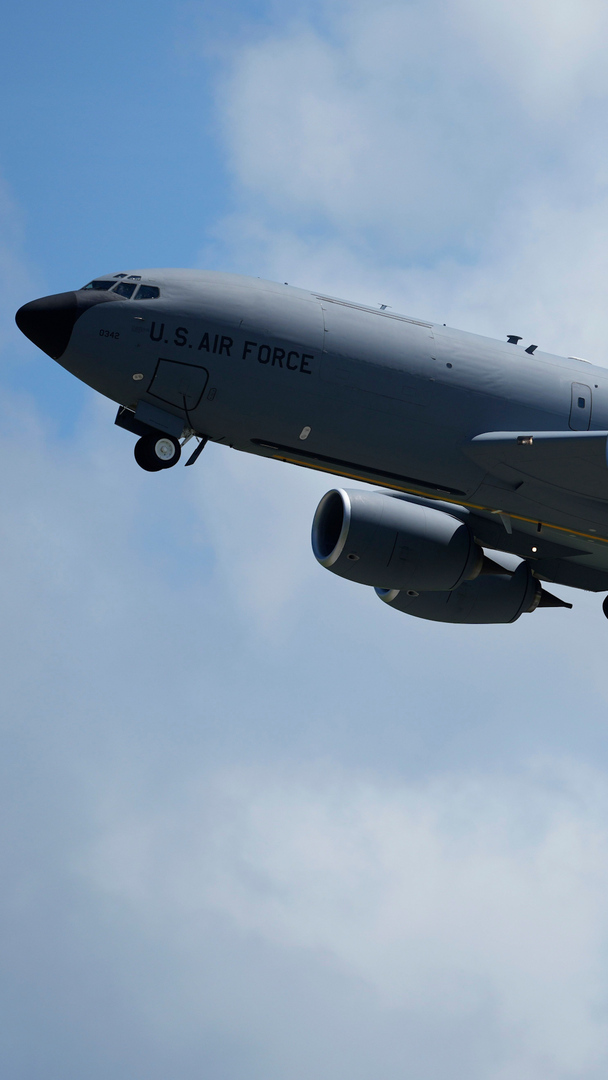 Video thumbnail for Four killed in US military plane crash in Iraq