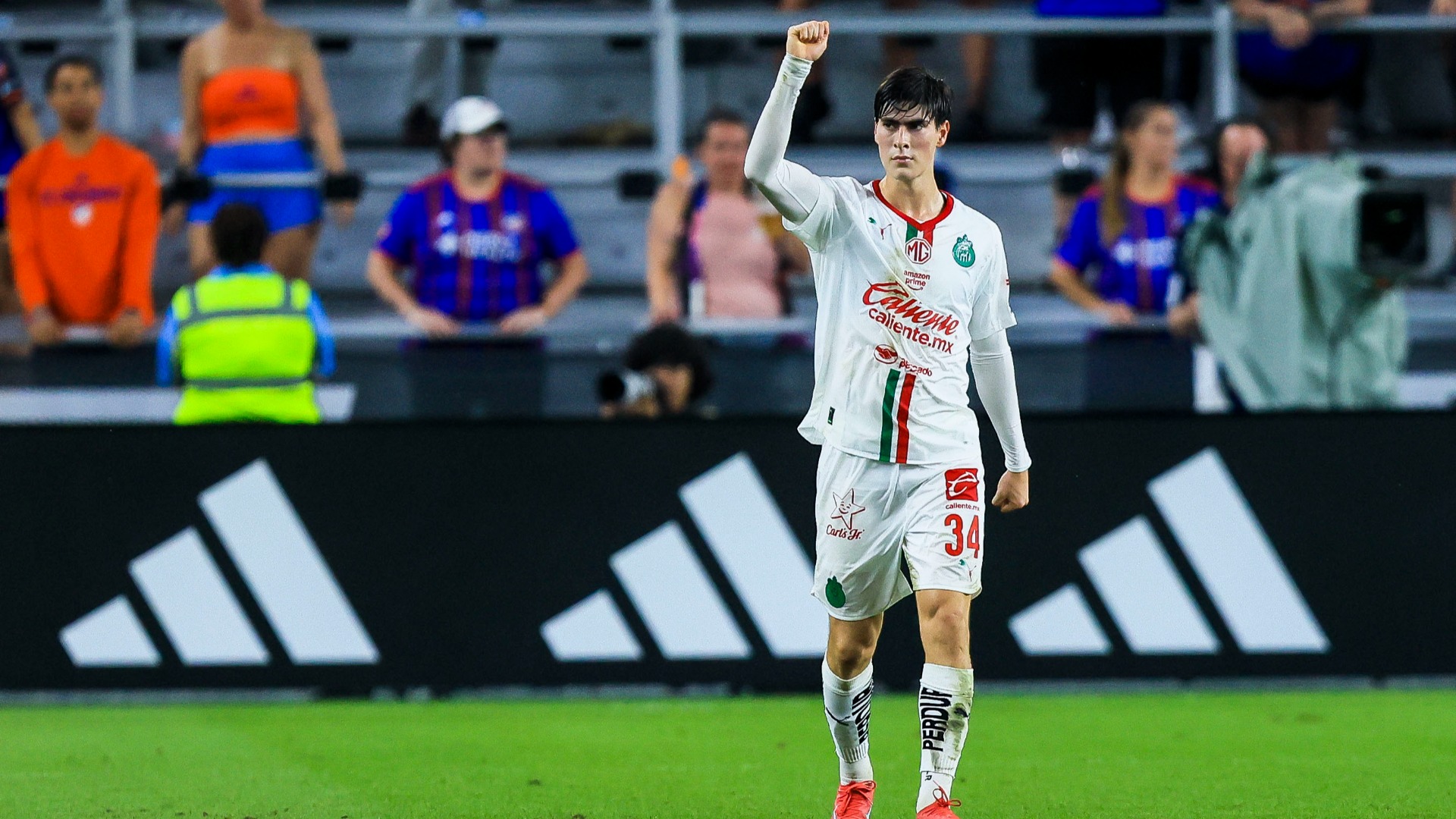 Video thumbnail for Chivas vs. Tijuana: Exciting Match with Star Players
