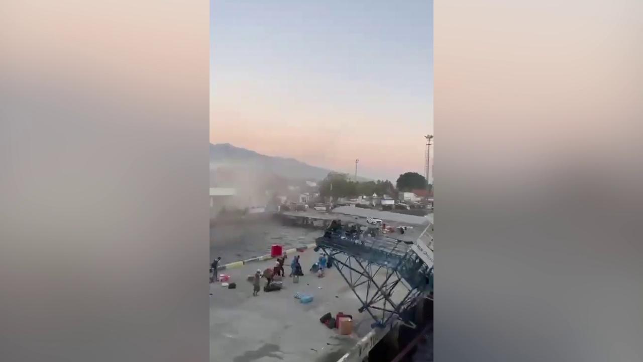 Video thumbnail for Indonesia: Death toll climbs to 5 after magnitude 7.7 earthquake strikes off Indonesia's Flores.