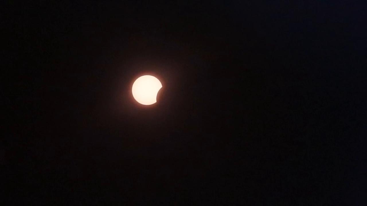 Video thumbnail for Tunisia: Hundreds watch partial solar eclipse in Tunisia’s Bizerte.