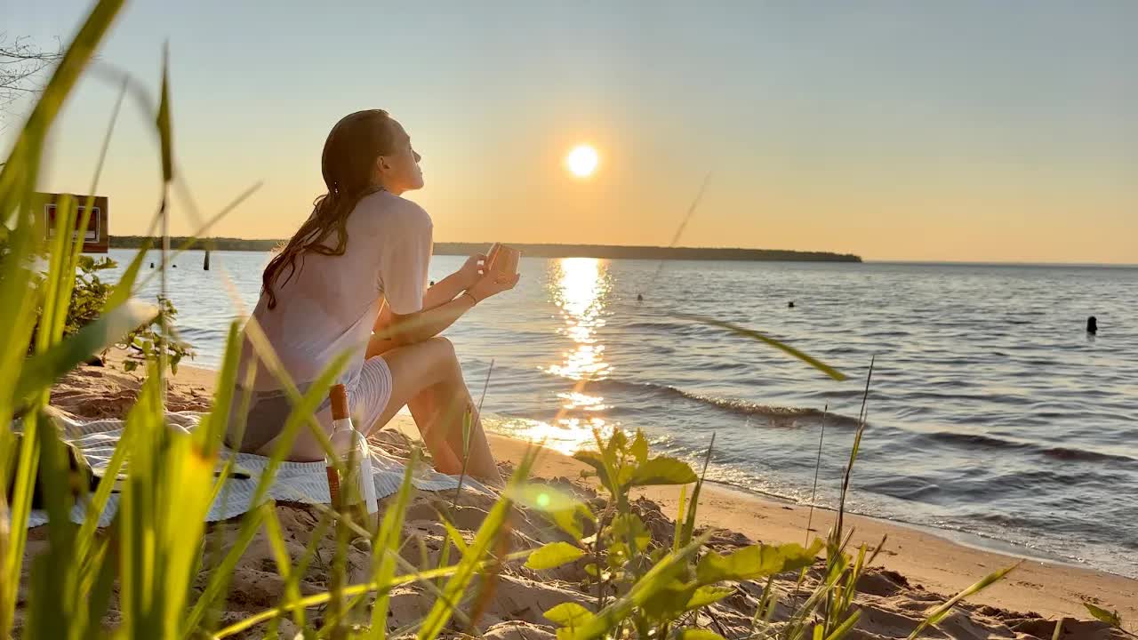 Video thumbnail for spend a day at my cottage with me