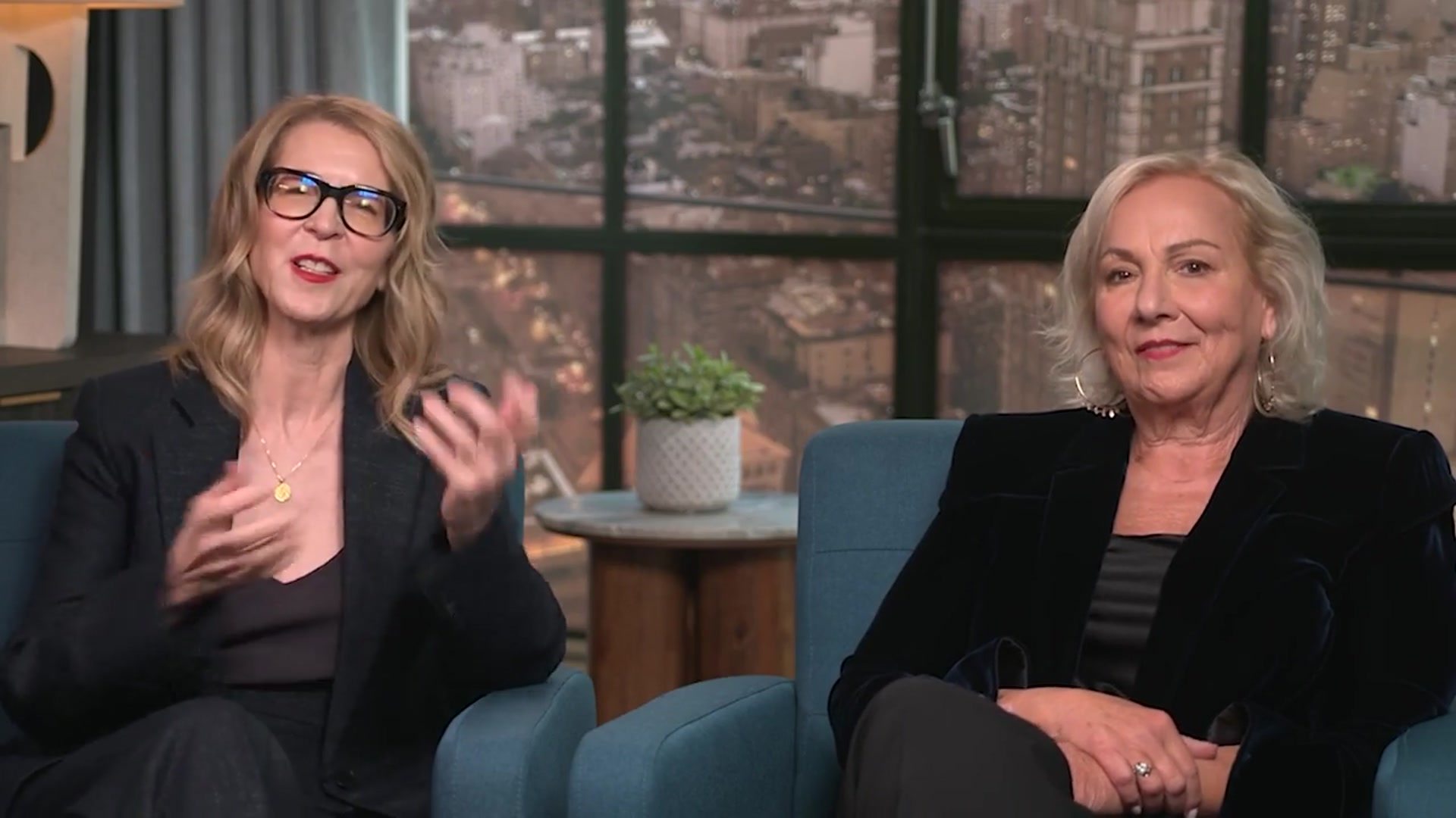 'Video thumbnail for 'The Morning Show' Cast Would Love To Do A Musical Episode'