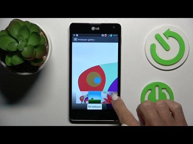 Video thumbnail for How to Change Home Screen Wallpaper in LG Optimus G