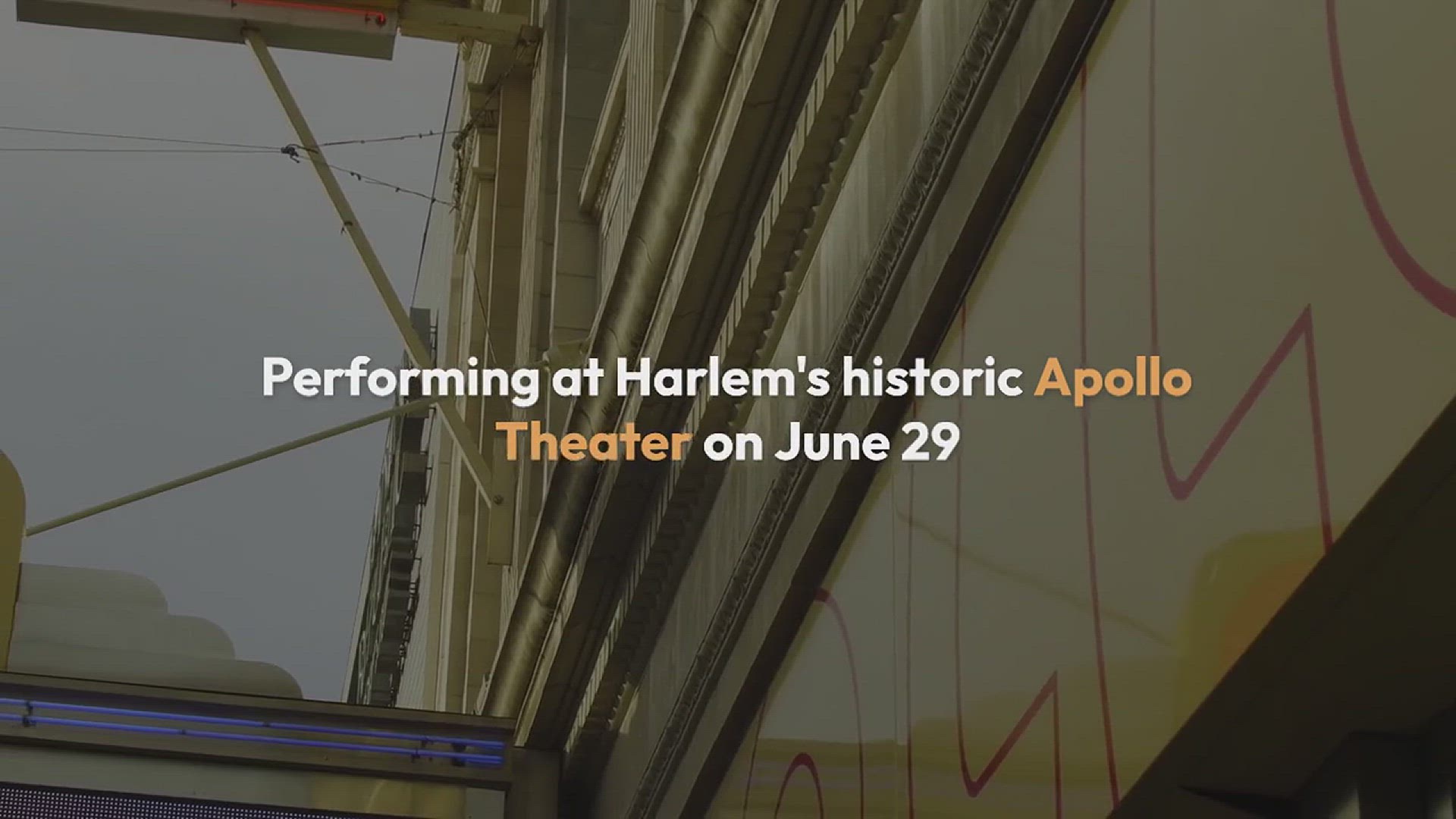 Video thumbnail for Smokey Robinson Returns to the Apollo as He Jokes 'Retiring Didn't Work for Me, Man' (Exclusive)