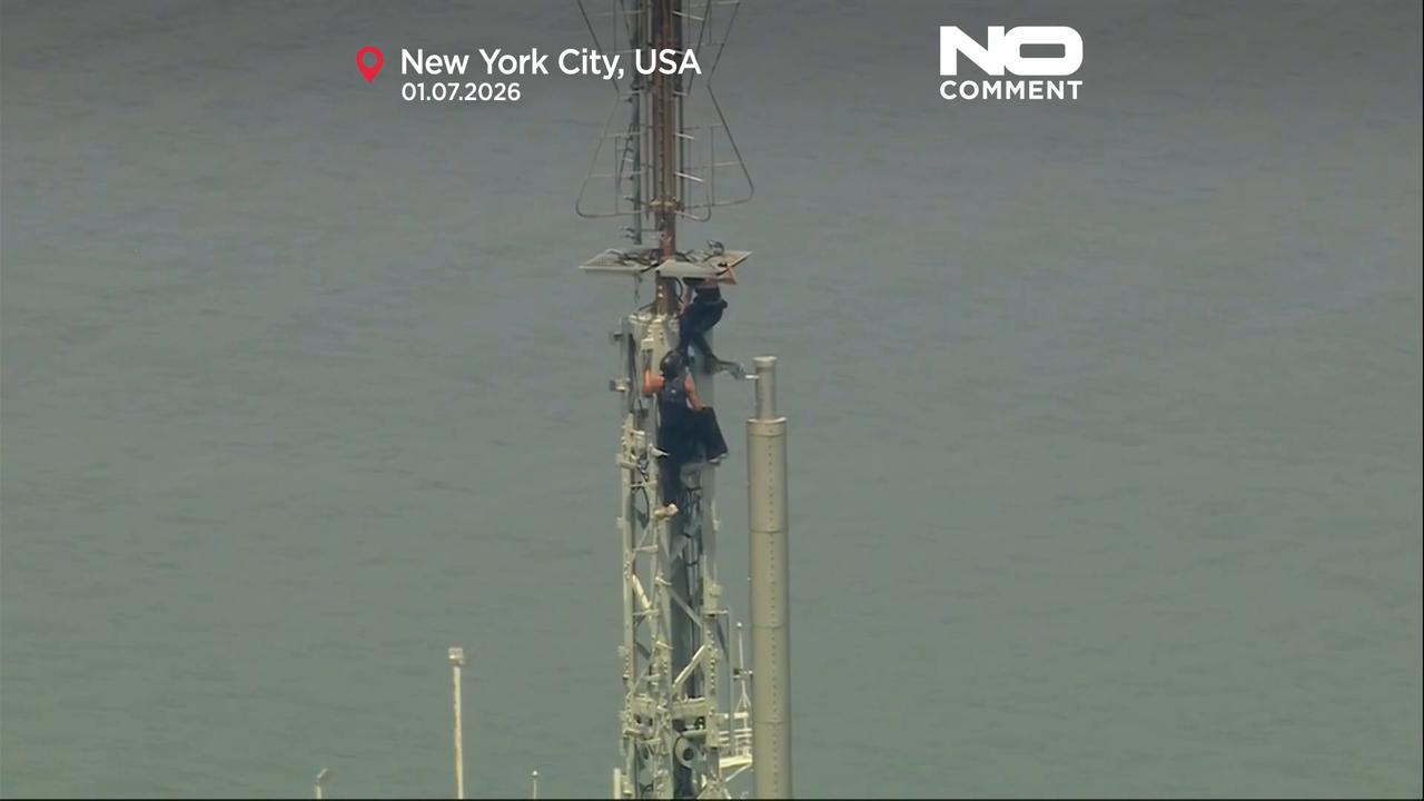 Video thumbnail for Couple climbs Empire State Building, gets engaged, then arrested