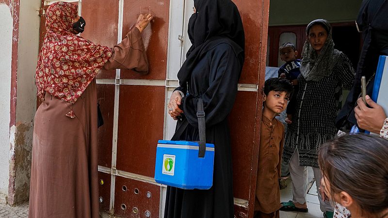 'Video thumbnail for Setback in the global fight against polio with outbreaks of rare form of virus'