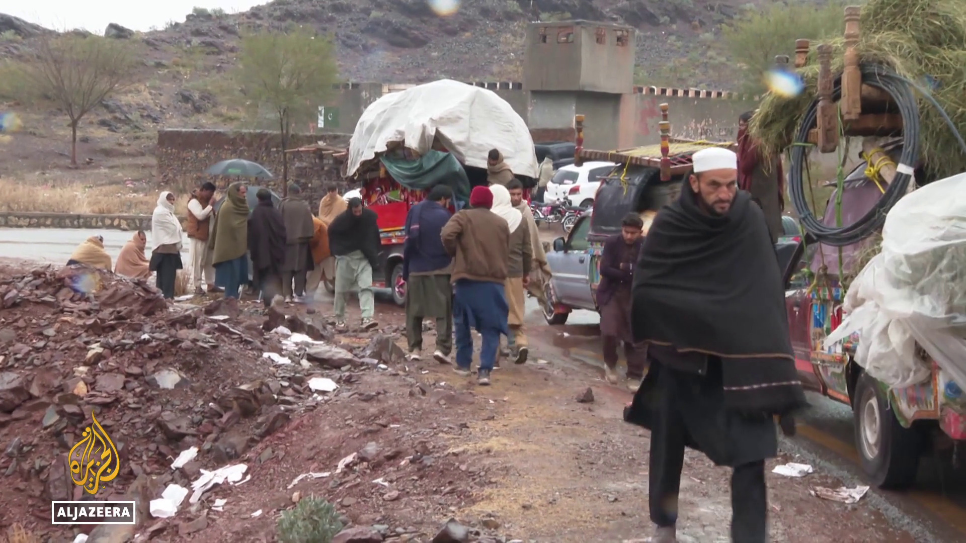 Video thumbnail for Pakistan Tirah Valley operation: Thousands evacuated ahead of planned security sweep