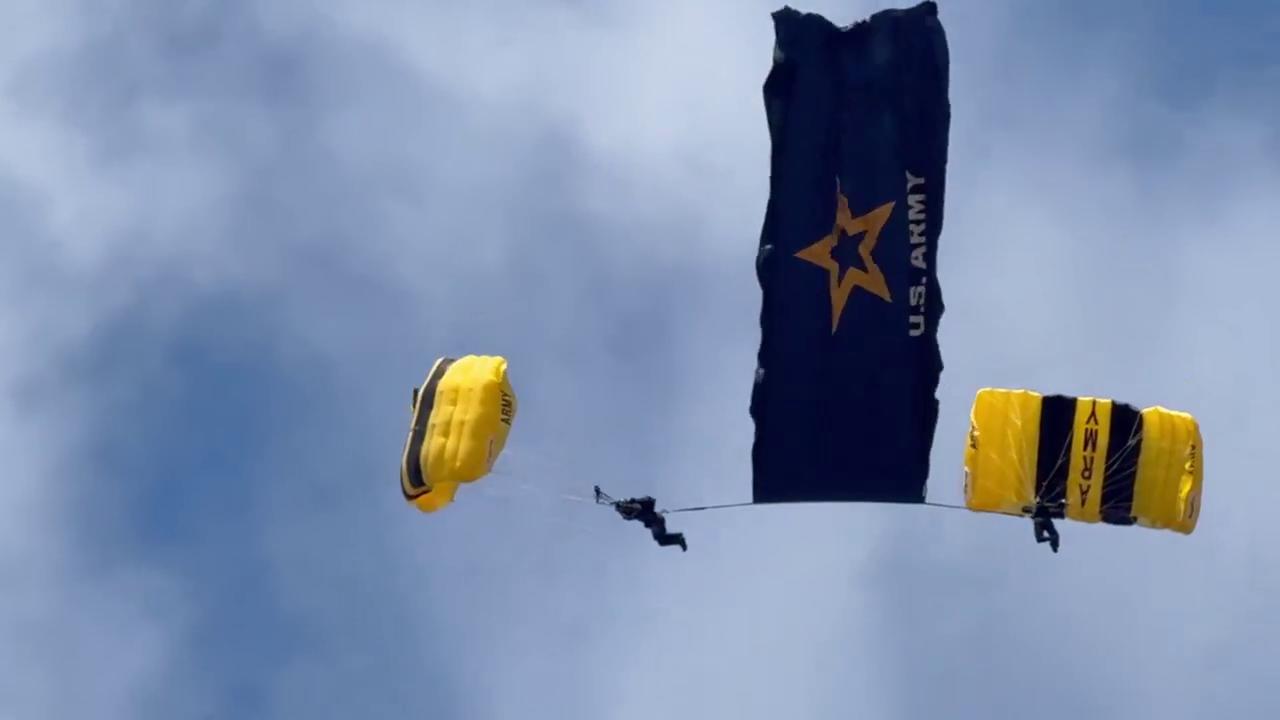 Video thumbnail for US: Parachutists Land at Rochester Airshow 2026.