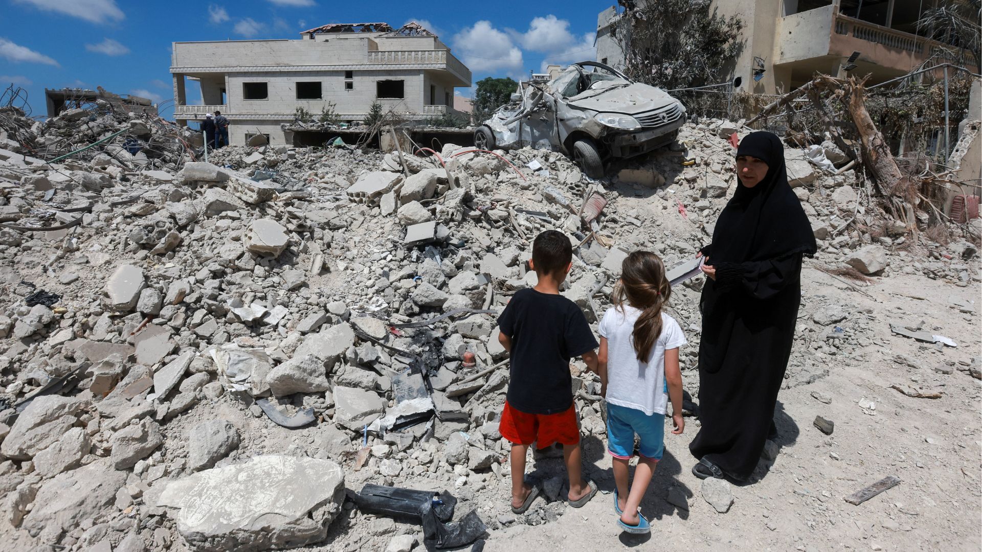 Video thumbnail for Lebanese return to ruins as US-Iran deal brings little relief