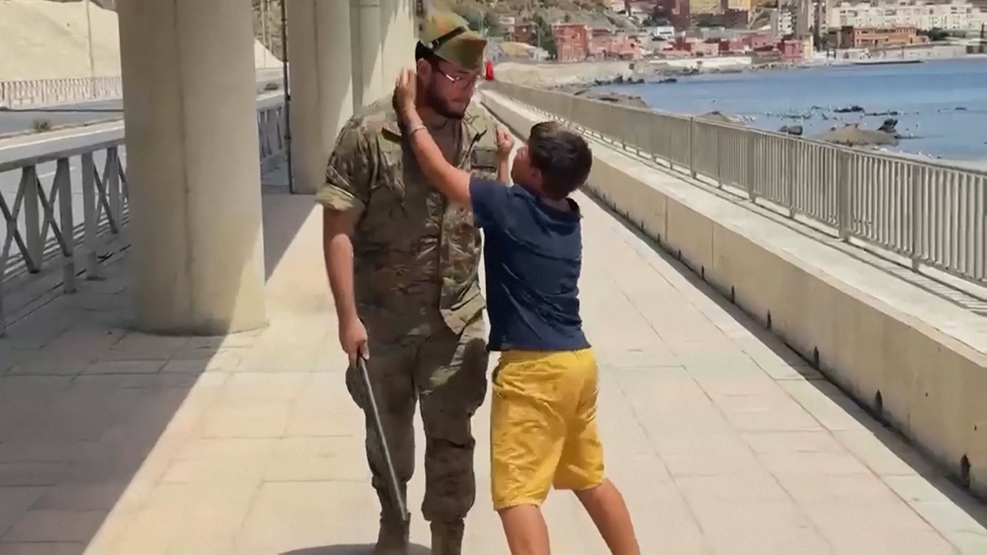 Video thumbnail for Moroccan child pleads Spanish army to not return him