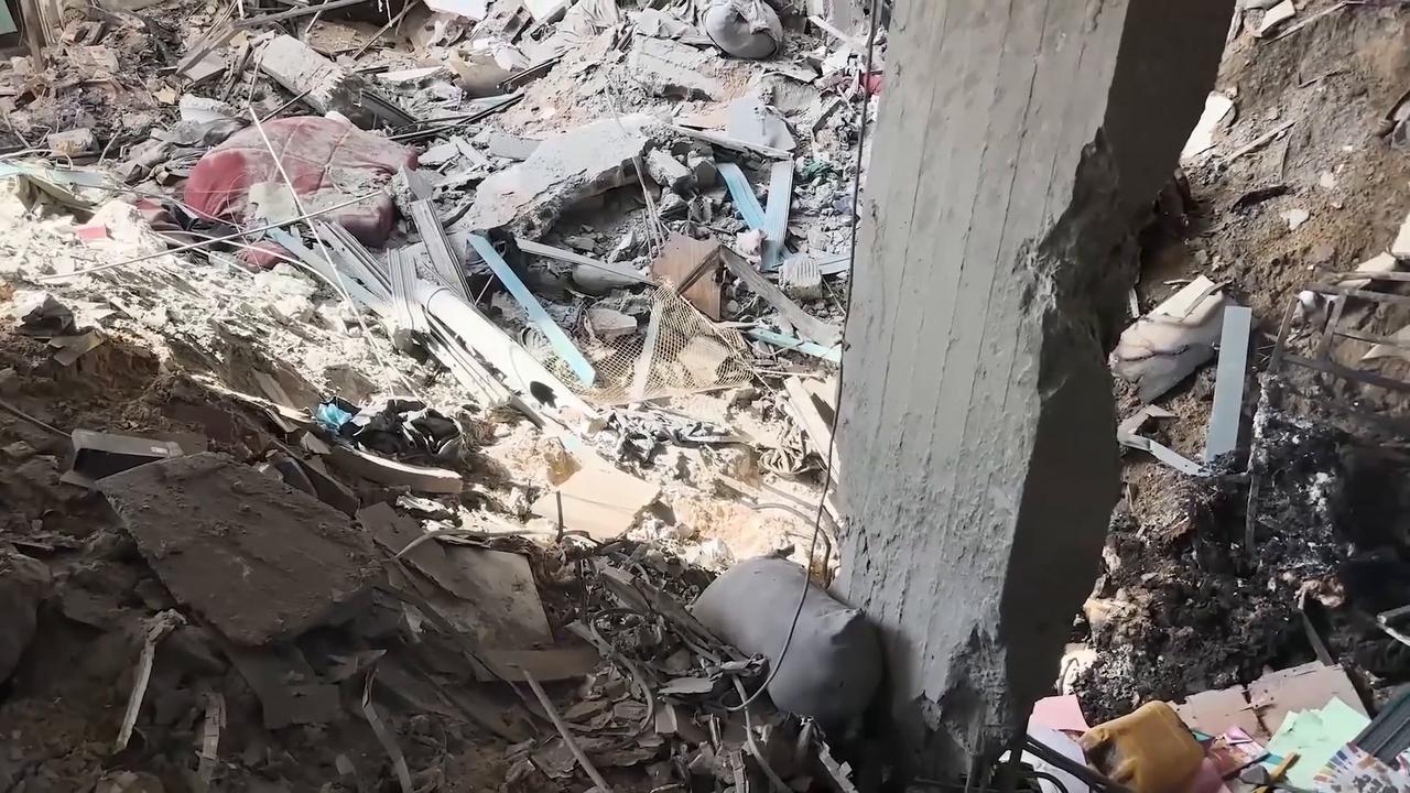 Video thumbnail for Israeli strike on Gaza City apartment leaves 5 dead.