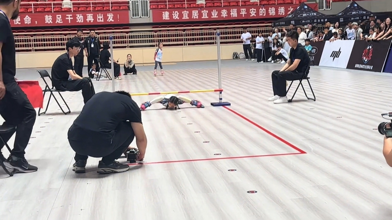 Video thumbnail for Incredible Limbo Skating Stuns Crowd in China