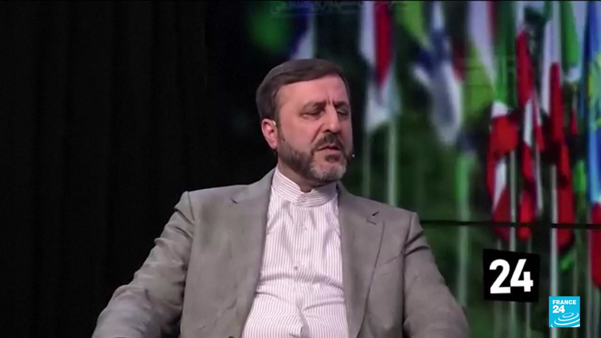 Video thumbnail for Iran and Oman 'close to deal' on Hormuz... but not with the US