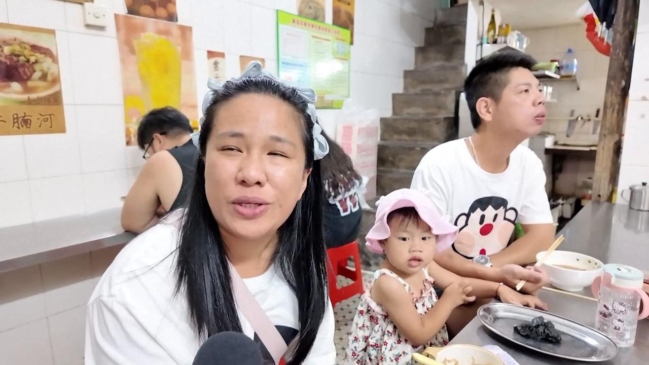 Video thumbnail for China: Fans flock to pastry shop featured in China's summer blockbuster.