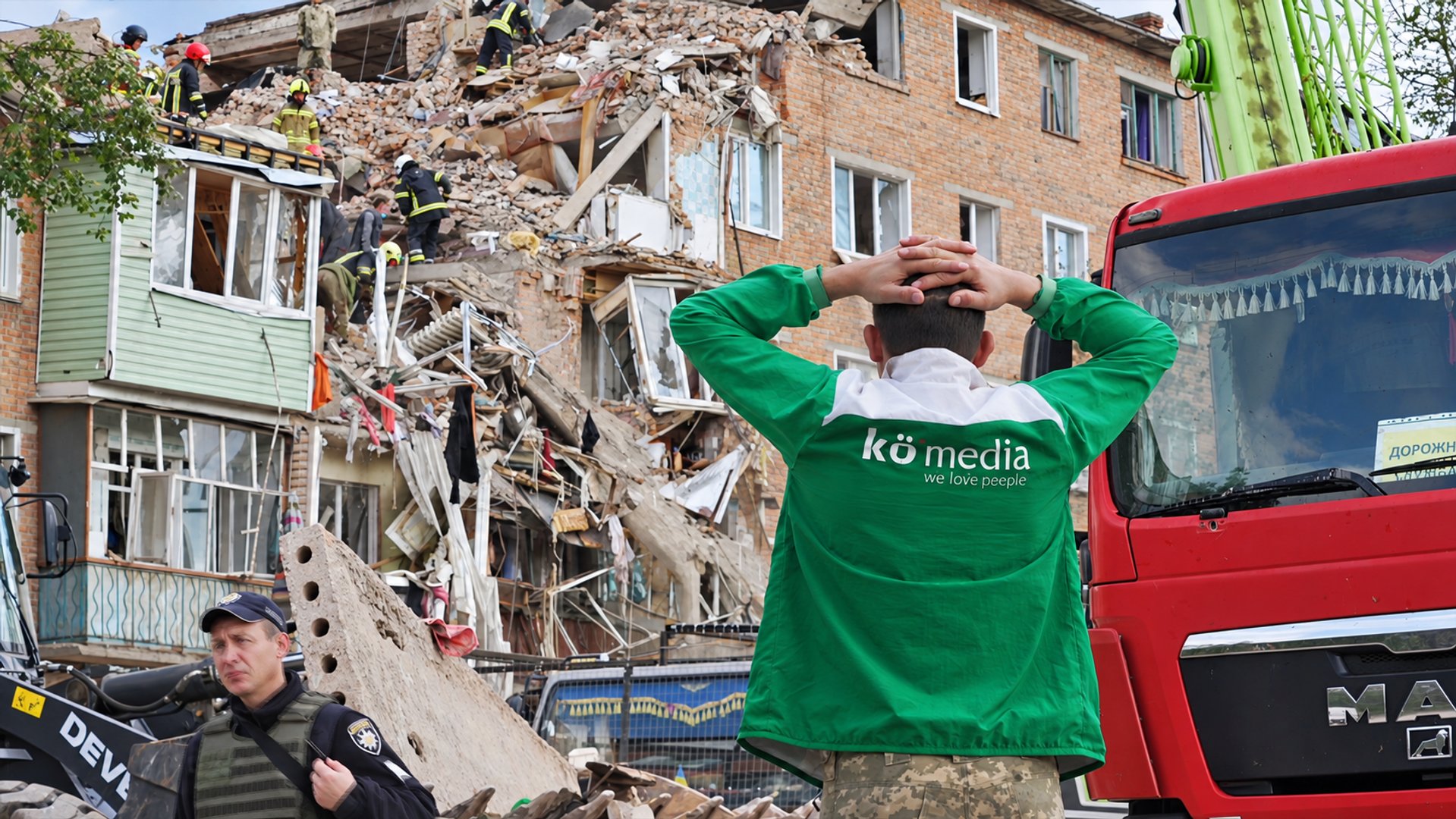 Video thumbnail for Russia launches massive attack on Ukraine, killing at least 20