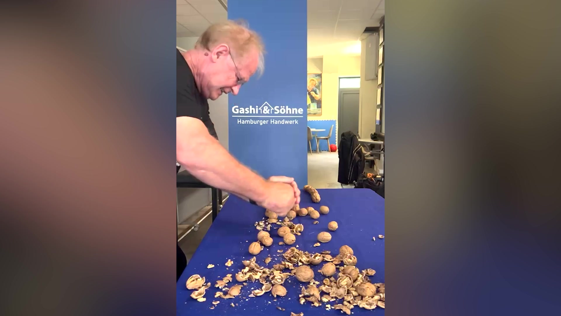 Video thumbnail for Most walnuts crushed between the hands in one minute