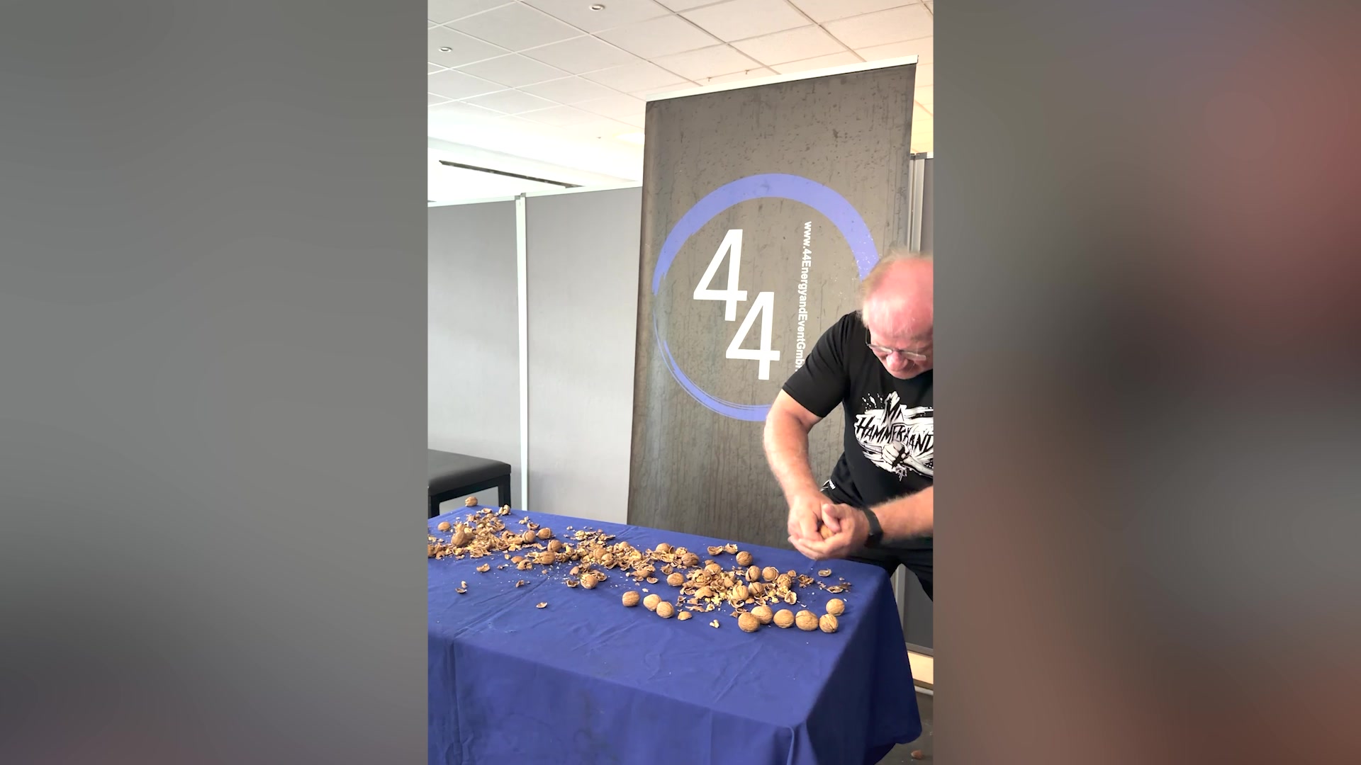 Video thumbnail for Most walnuts crushed between the hands in one minute