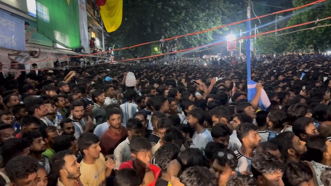 Video thumbnail for Bangladesh: Thousands gather in Dhaka to watch Argentina-Austria World Cup match.