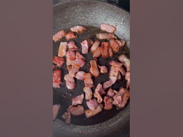 Video thumbnail for Bulking Recipe: Chicken & Bacon Caesar Salad | Myprotein #shorts