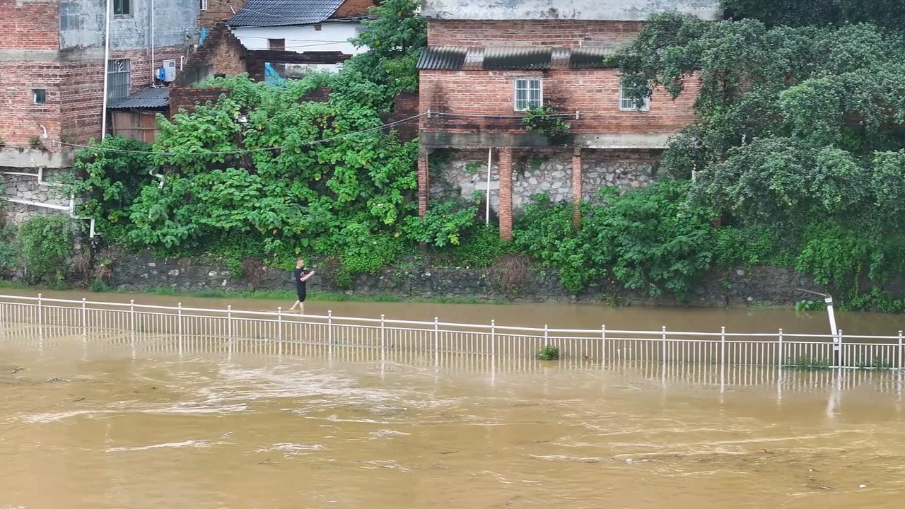 Video thumbnail for China: Rainstorm Hit Liuzhou.