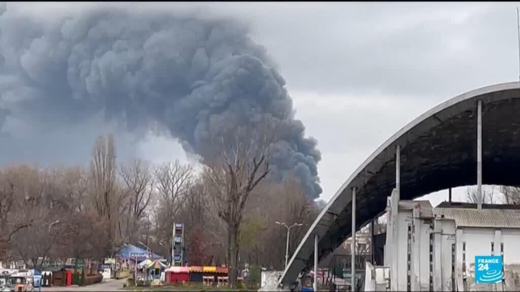 Video thumbnail for Russia unleashes massive drone attack on central Ukraine, as peace talks stall