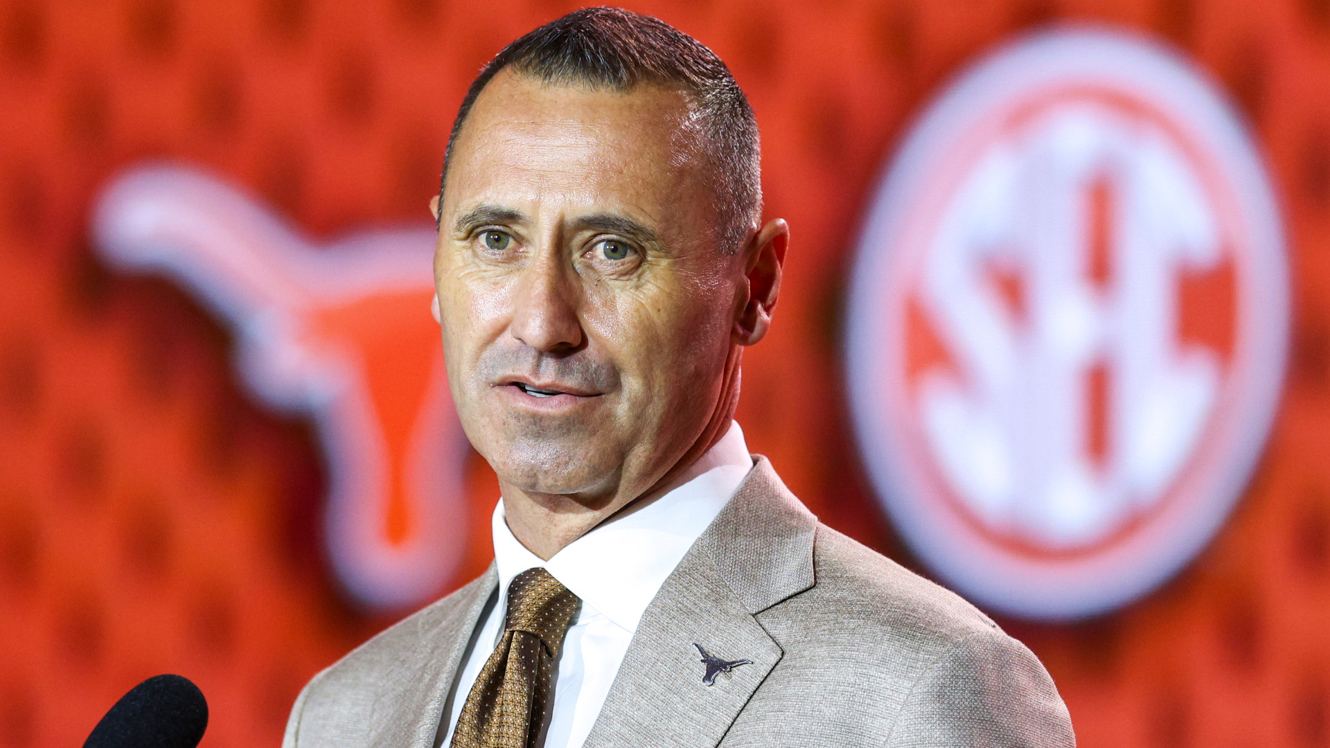 Video thumbnail for Is Steve Sarkisian at Texas Overrated Amidst the Manning Hype?