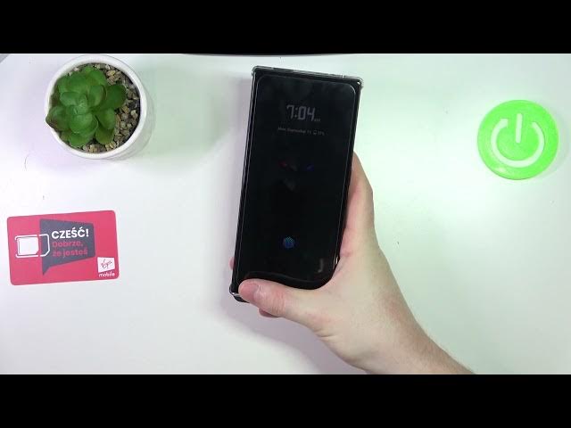 Video thumbnail for ZTE Nubia Red Magic 8 Pro Hand Size Comparison