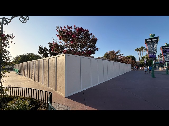 Video thumbnail for Walls Go Up Around Two Ticket Booths in Disneyland Resort's Esplanade 4K