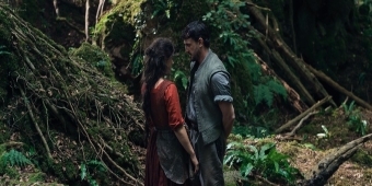 Video thumbnail for Video: Jessie Buckley and Paul Mescal Star in Sneak Peek Clip From HAMNET