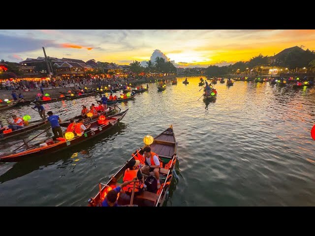 Video thumbnail for Hoi An Nightlife Tour Vietnam 4K