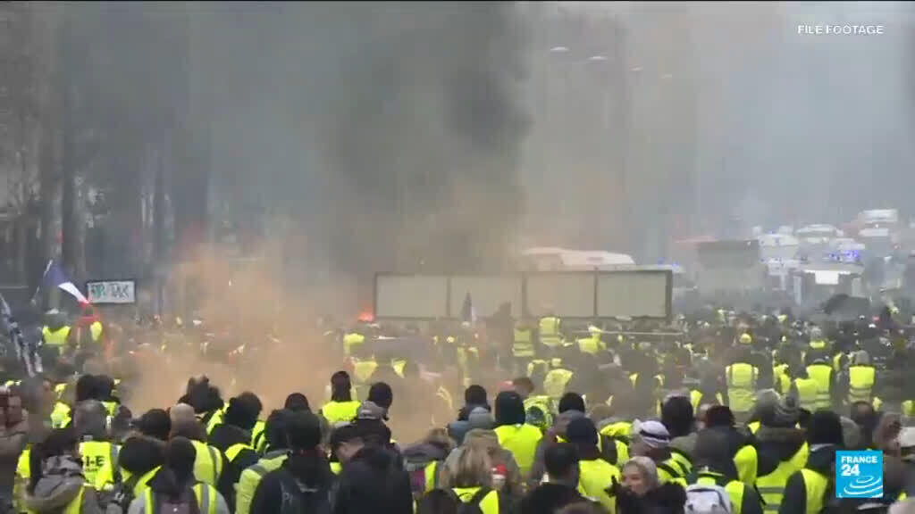 Video thumbnail for Cost-of-living demonstrations to grip pre-election France