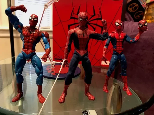 Video thumbnail for Mezco One:12 Collective classic Spider Man figure Unboxing/Review