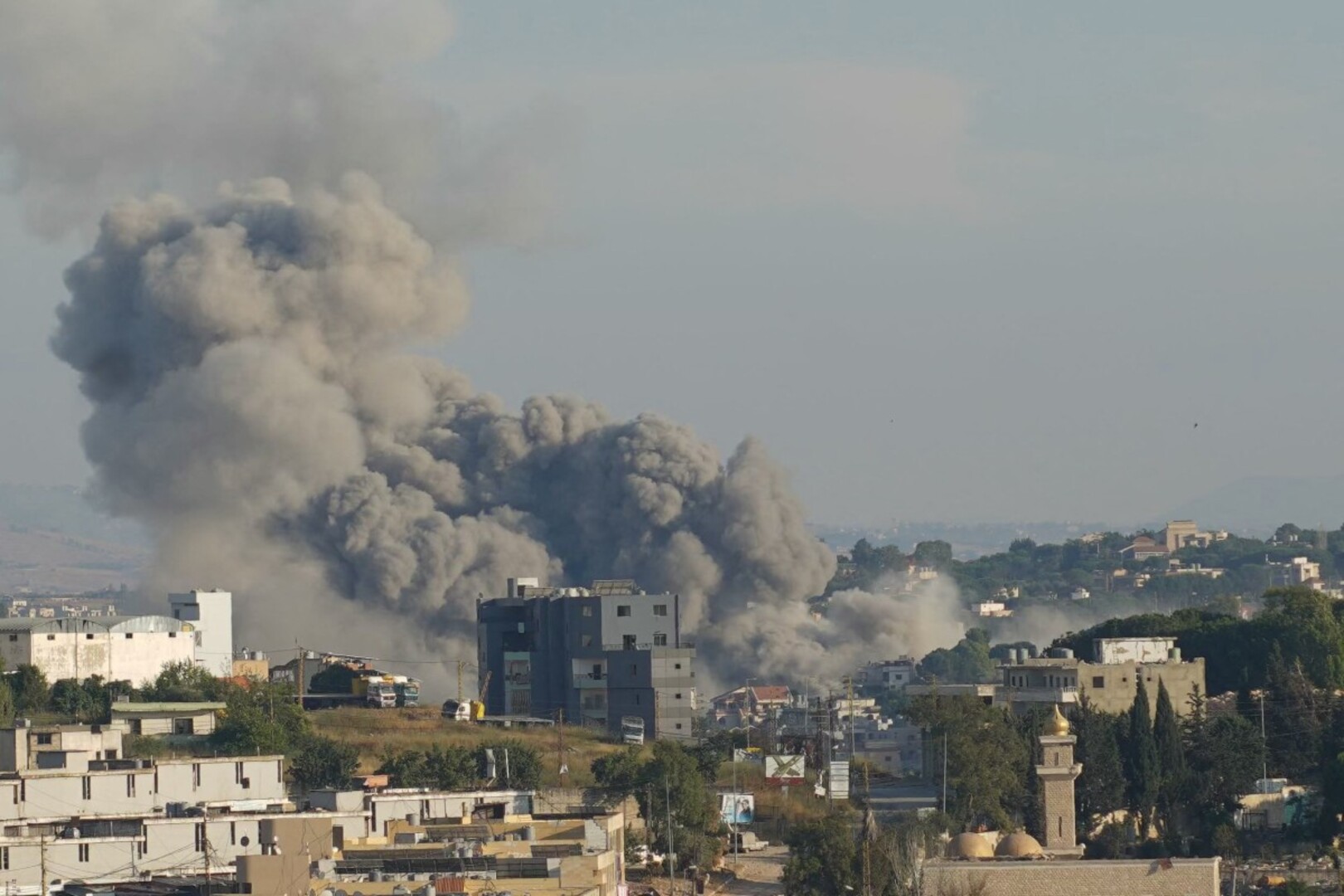 Video thumbnail for Lebanon under attack: Israeli air strikes kill six people in tyre