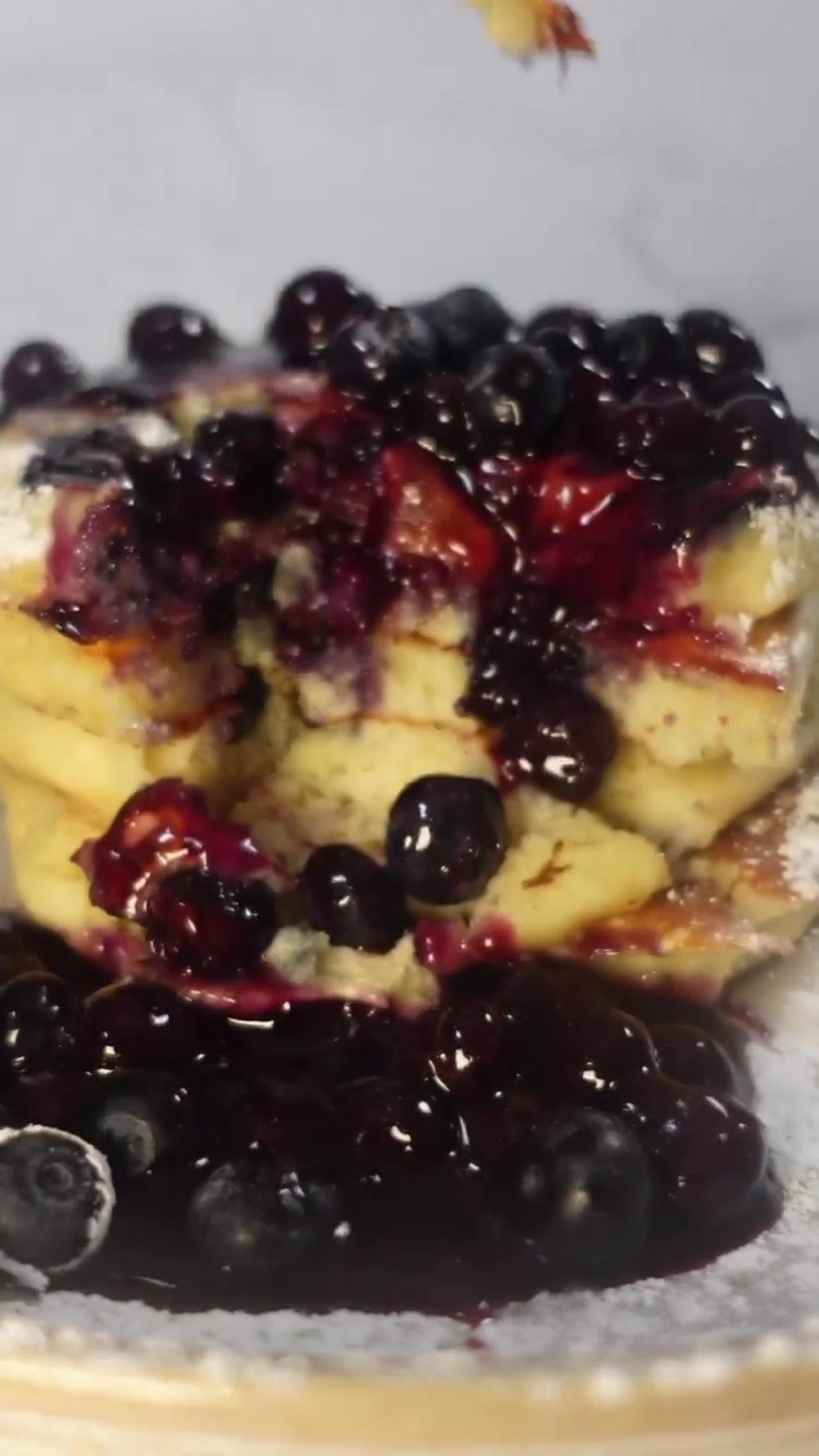 Video thumbnail for FLUFFY BLUEBERRY PANCAKES