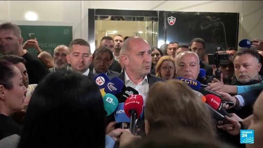 Video thumbnail for Bulgaria Kremlin-friendly ex-president wins parliamentary majority