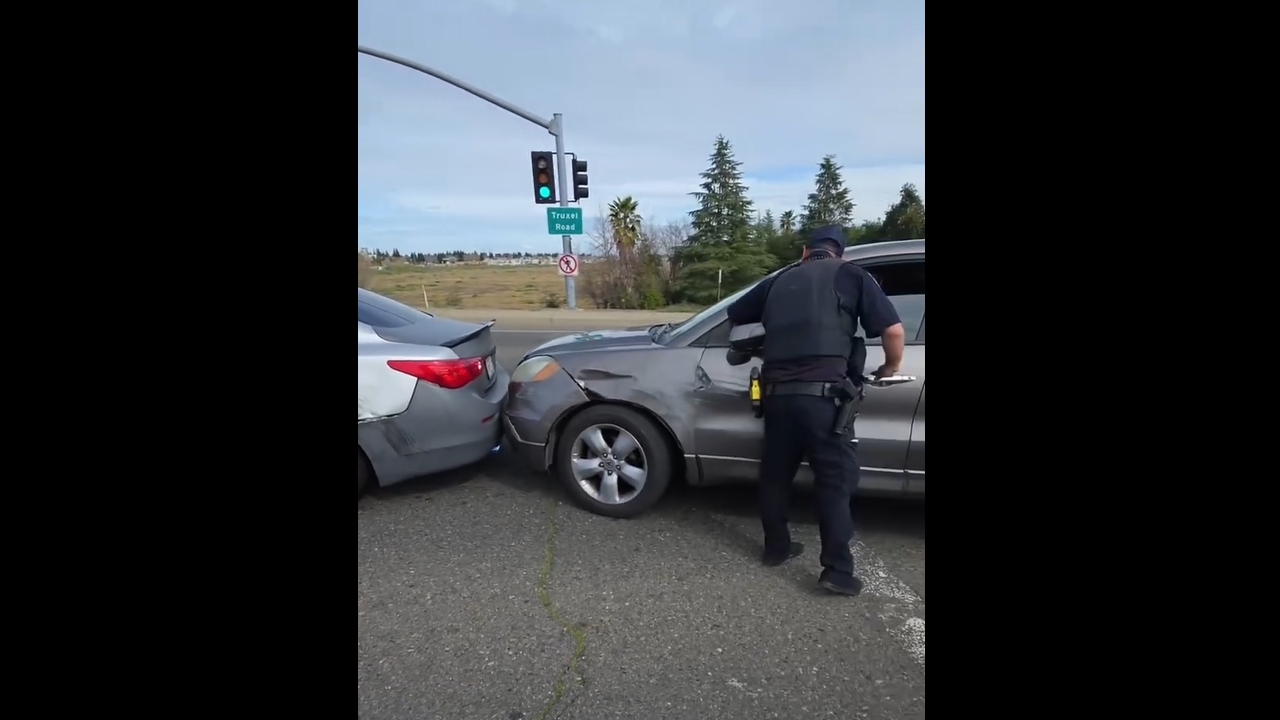 Video thumbnail for Massive Multi-Car Crash Shakes Sacramento