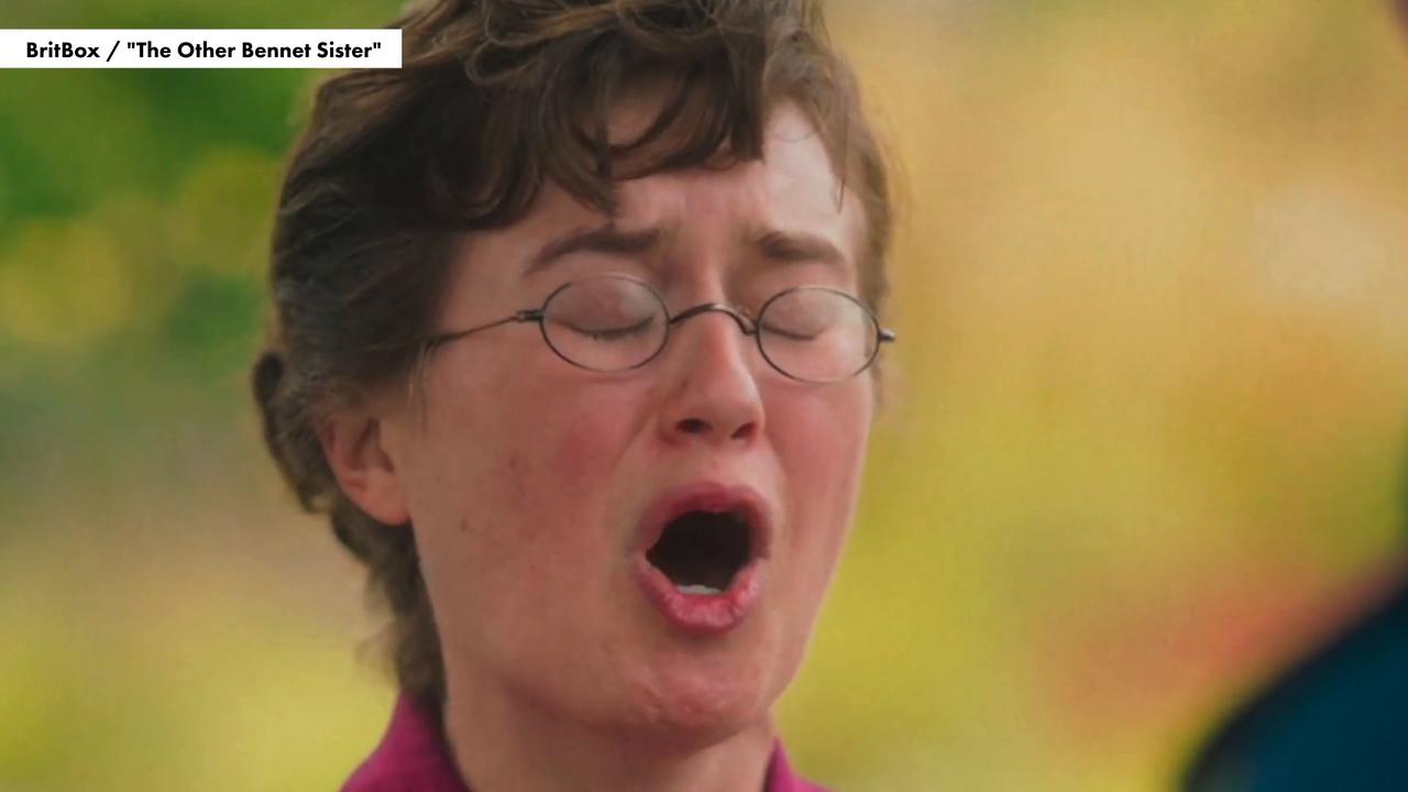 Video thumbnail for Dónal Finn & Laurie Davidson Think 'The Other Bennet Sister's Finale "Hangs Onto Mary's Strength"