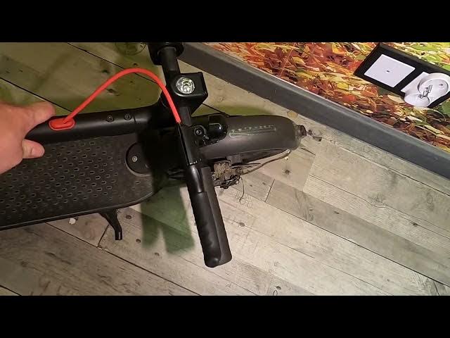 Video thumbnail for The Secret to Never Losing Your XIAOMI Scooter - Must-Know Locking Techniques!