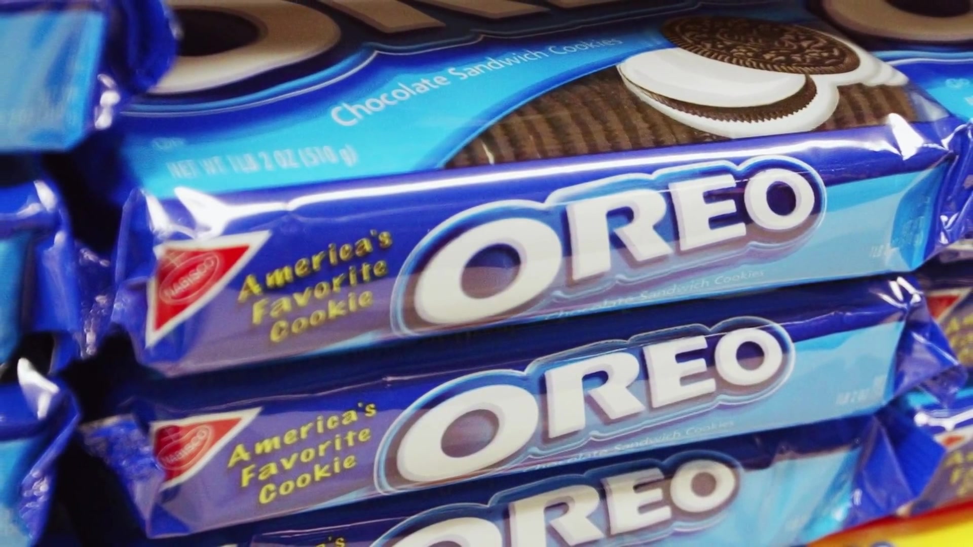 Video thumbnail for Which Is Better: Oreos Or The Aldi Brand?