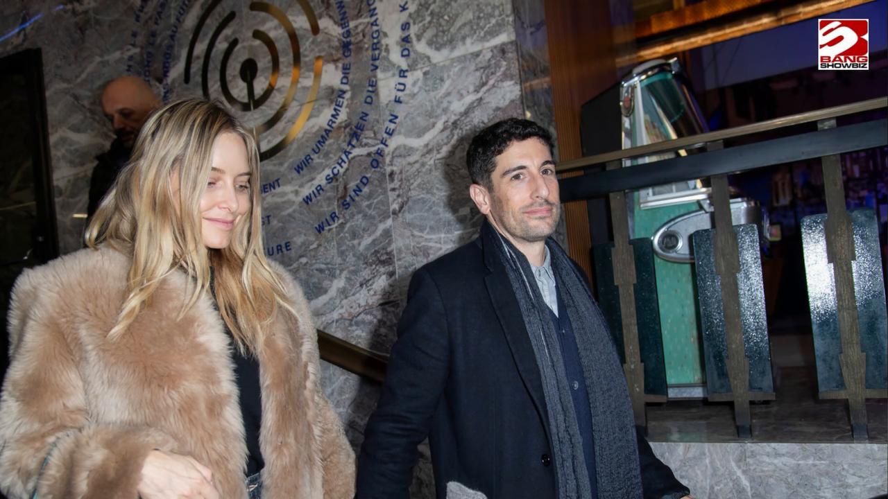 Video thumbnail for Jenny Mollen discusses 'surreal' split from Jason Biggs