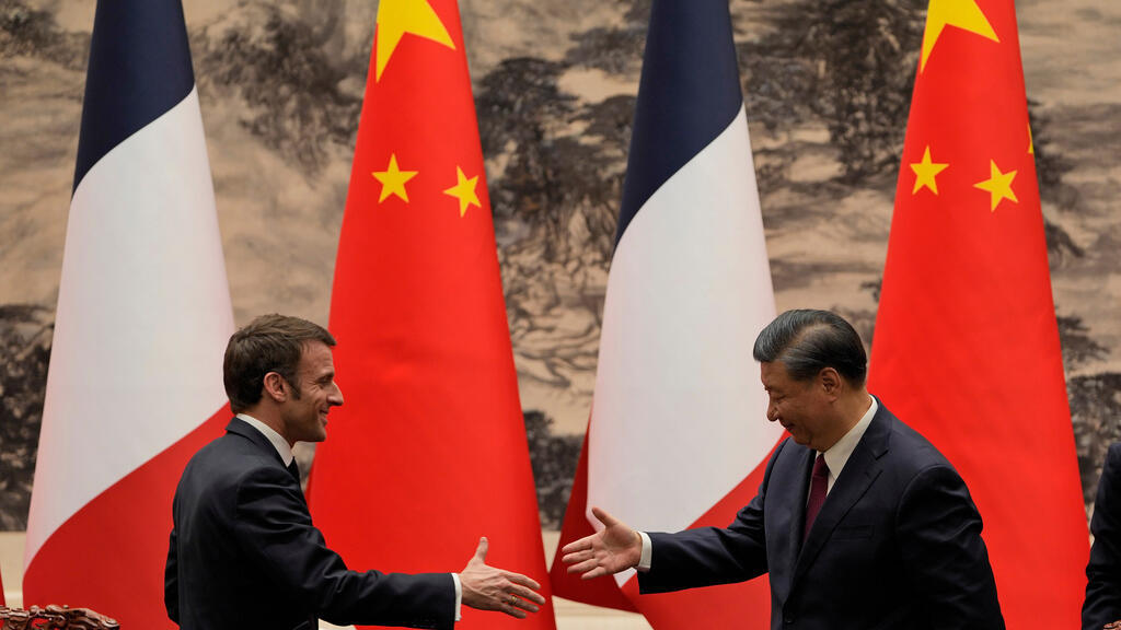 Video thumbnail for France's Macron visits China for talks with Xi Jinping