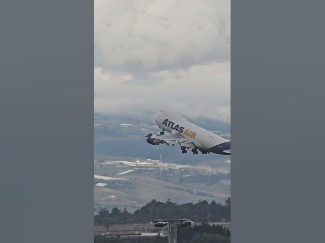 Video thumbnail for ¿DESPEGUE o ATERRIZAJE? 😱