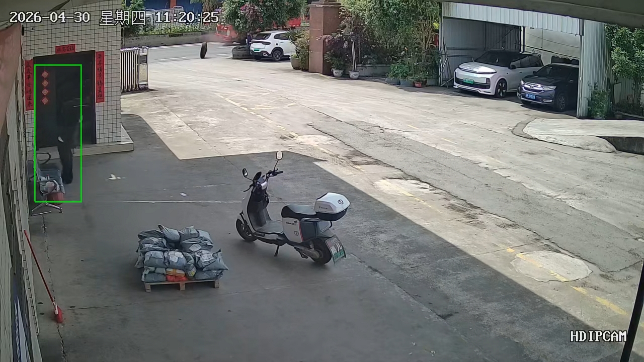 Video thumbnail for Runaway Truck Tire Crashes into Garage and Smacks Parked Car in Chongqing