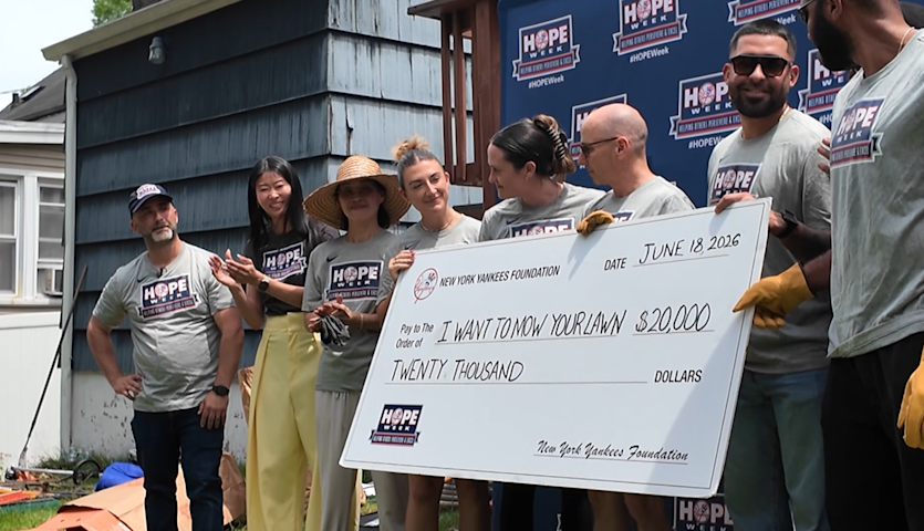 Video thumbnail for Yankees players trade mitts for gardening gloves for HOPE week in Leonia