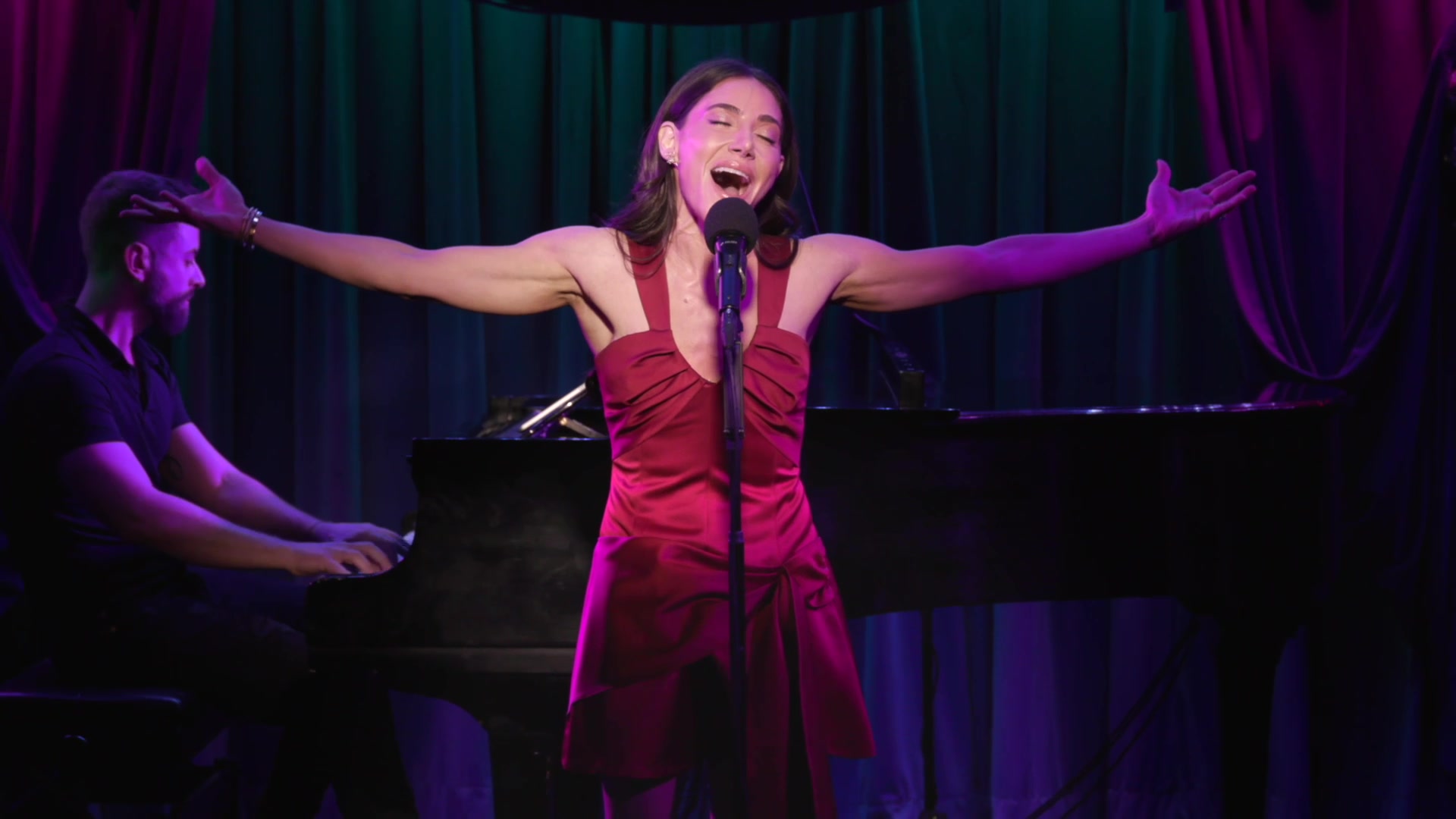 Video thumbnail for Video: OWNING MANHATTAN's Chloe Tucker Caine Sings Dream Roles