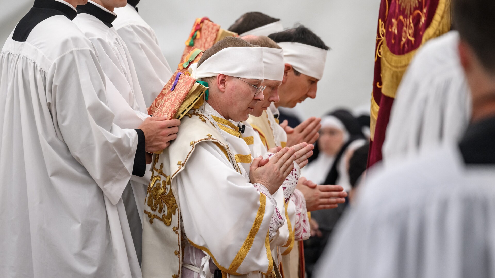 Video thumbnail for Who are the rogue bishops defying Pope Leo XIV?
