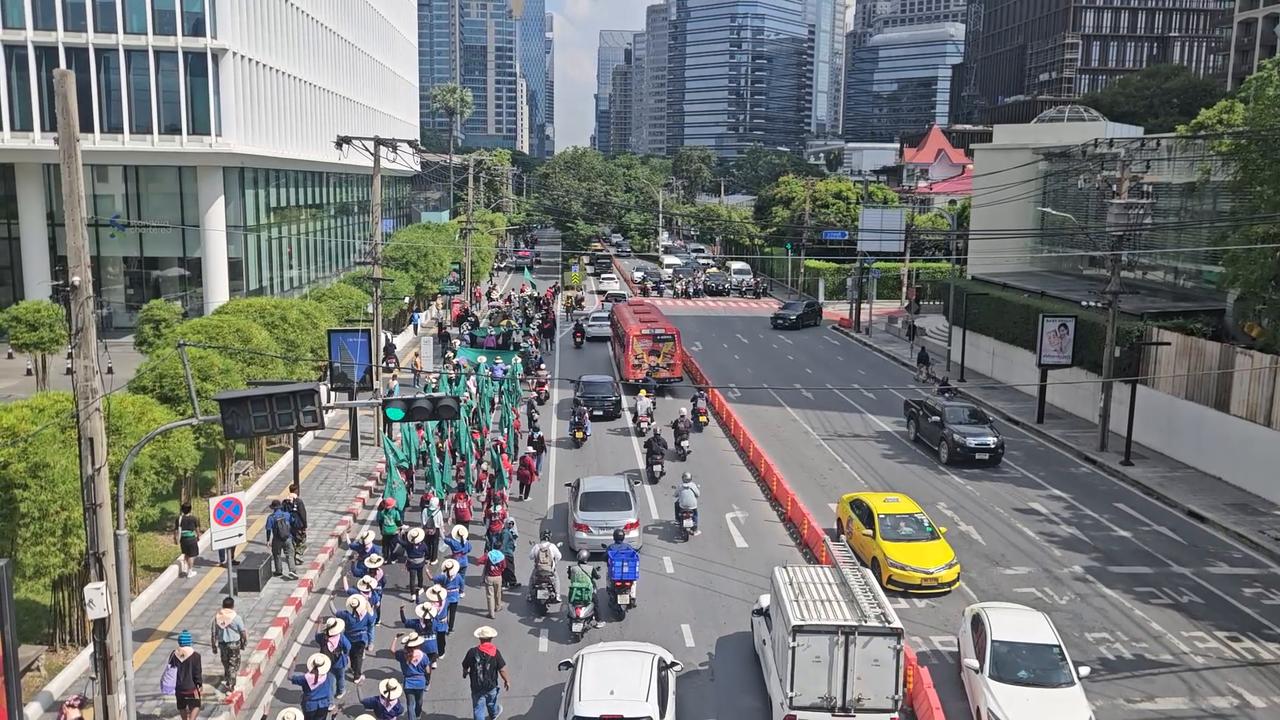 Video thumbnail for Thailand: Bangkok Rally IMF World Bank Meetings 37.