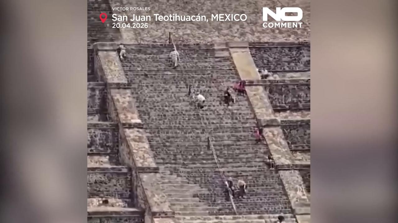 Video thumbnail for Mexico City: Video shows armed man shooting at tourists at Teotihuacán pyramids
